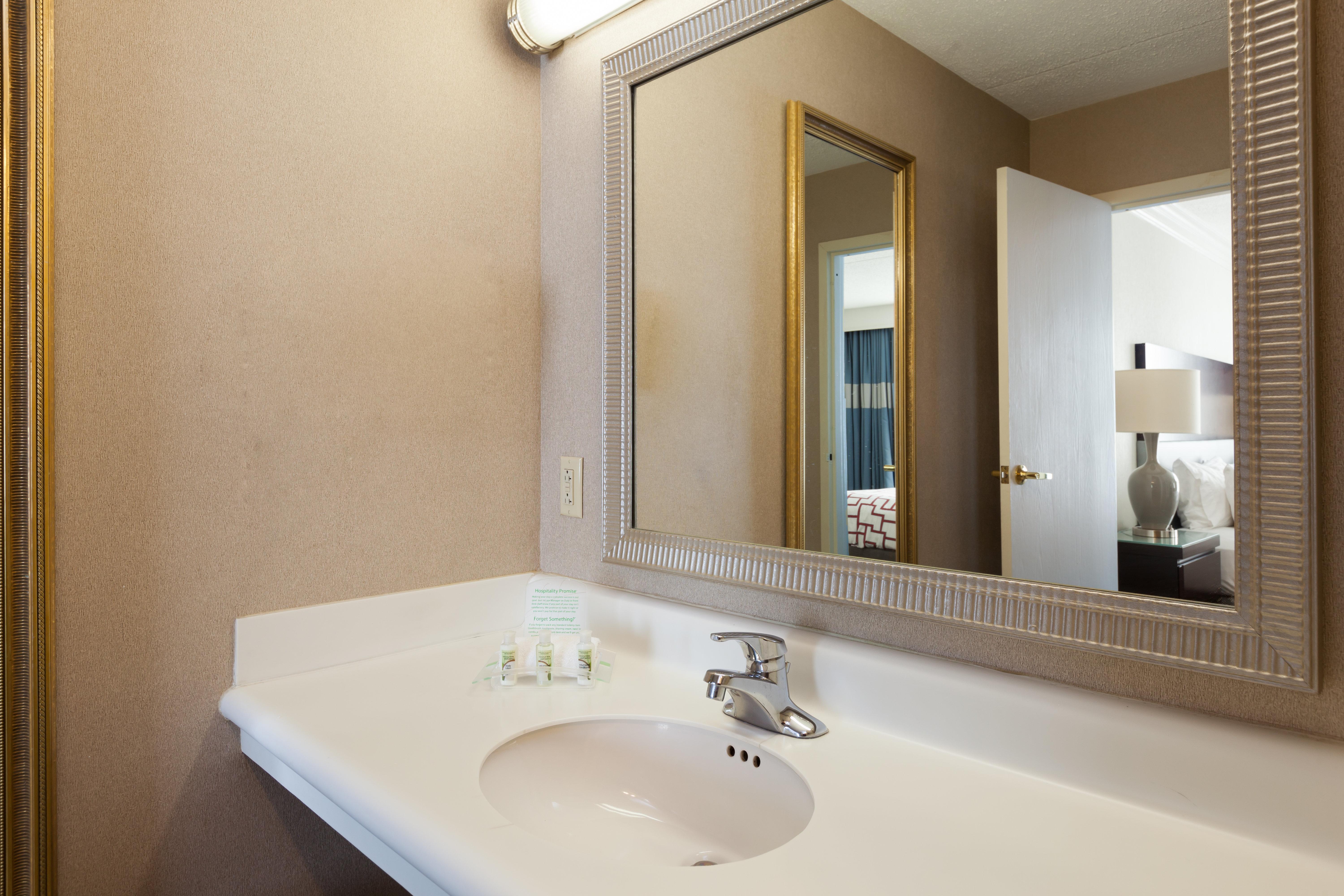 Holiday Inn Weirton-Steubenville Area Экстерьер фото