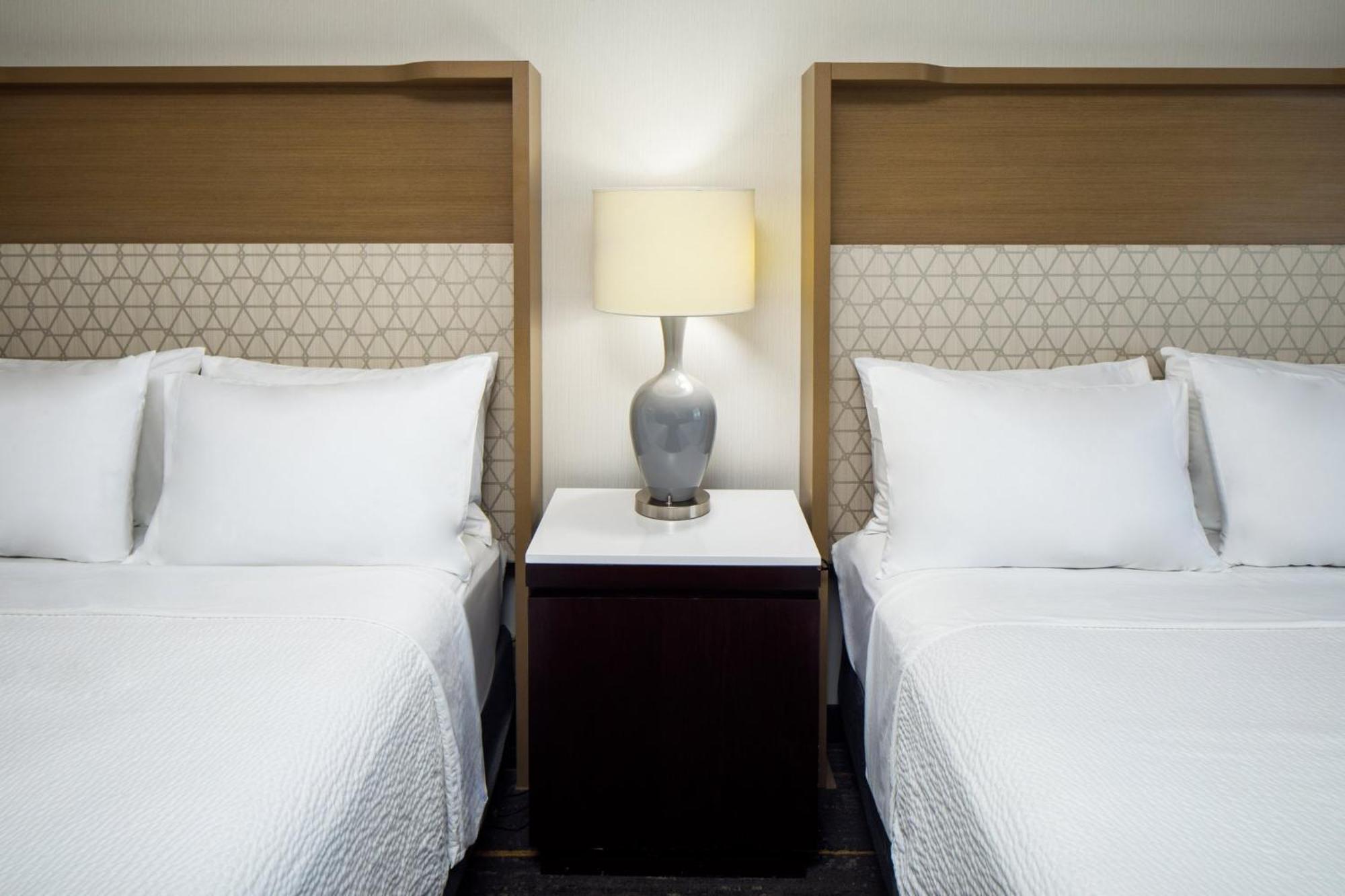 Holiday Inn Weirton-Steubenville Area Экстерьер фото