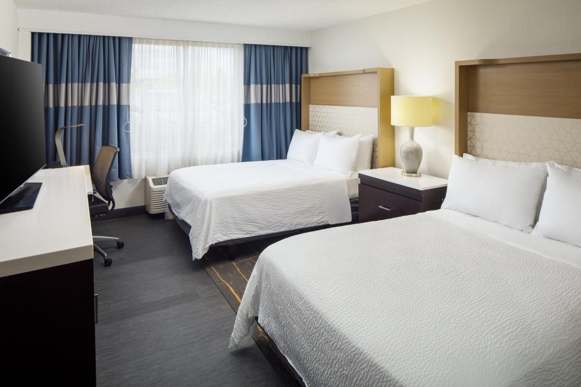 Holiday Inn Weirton-Steubenville Area Экстерьер фото