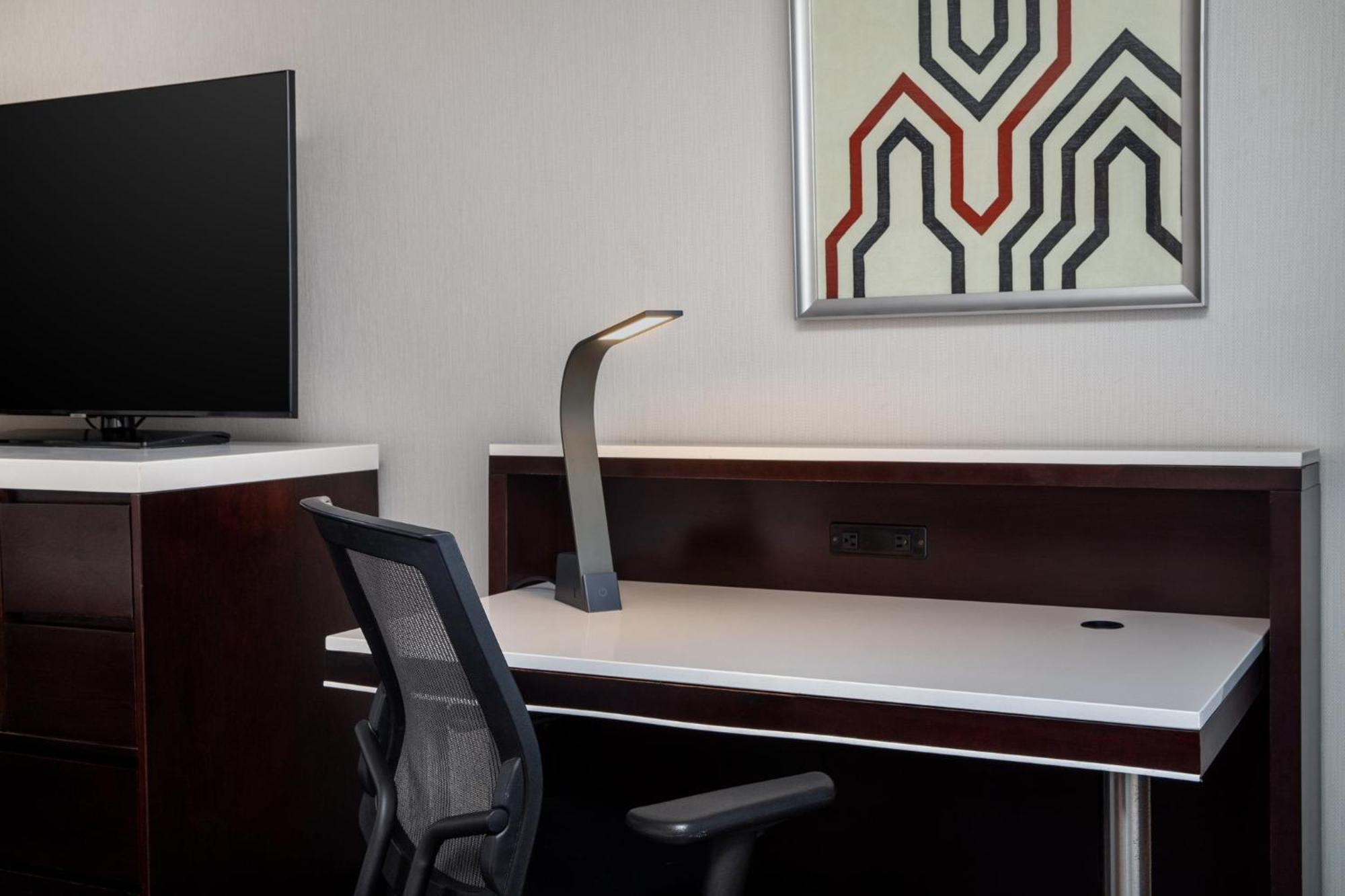 Holiday Inn Weirton-Steubenville Area Экстерьер фото