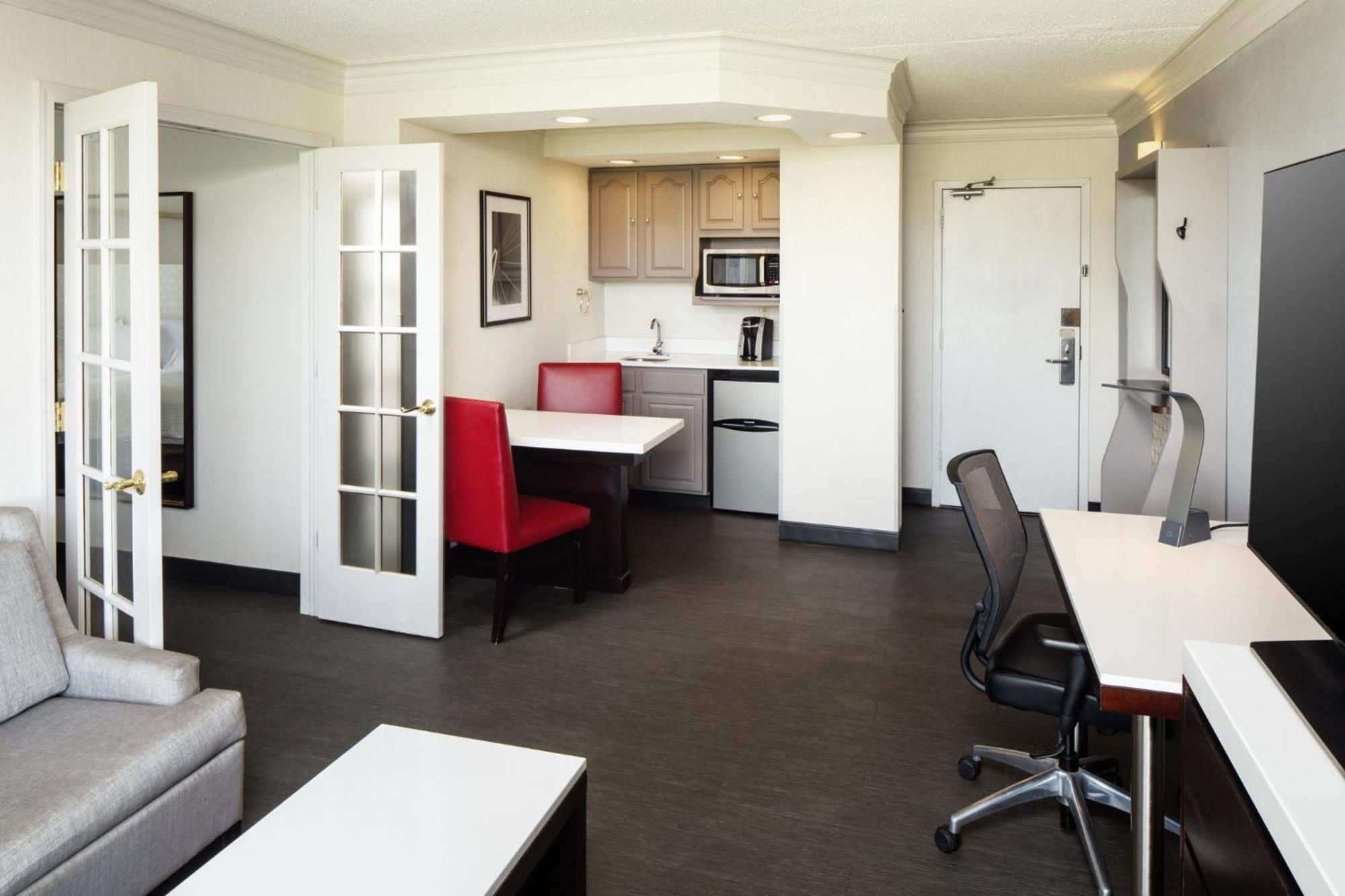 Holiday Inn Weirton-Steubenville Area Экстерьер фото