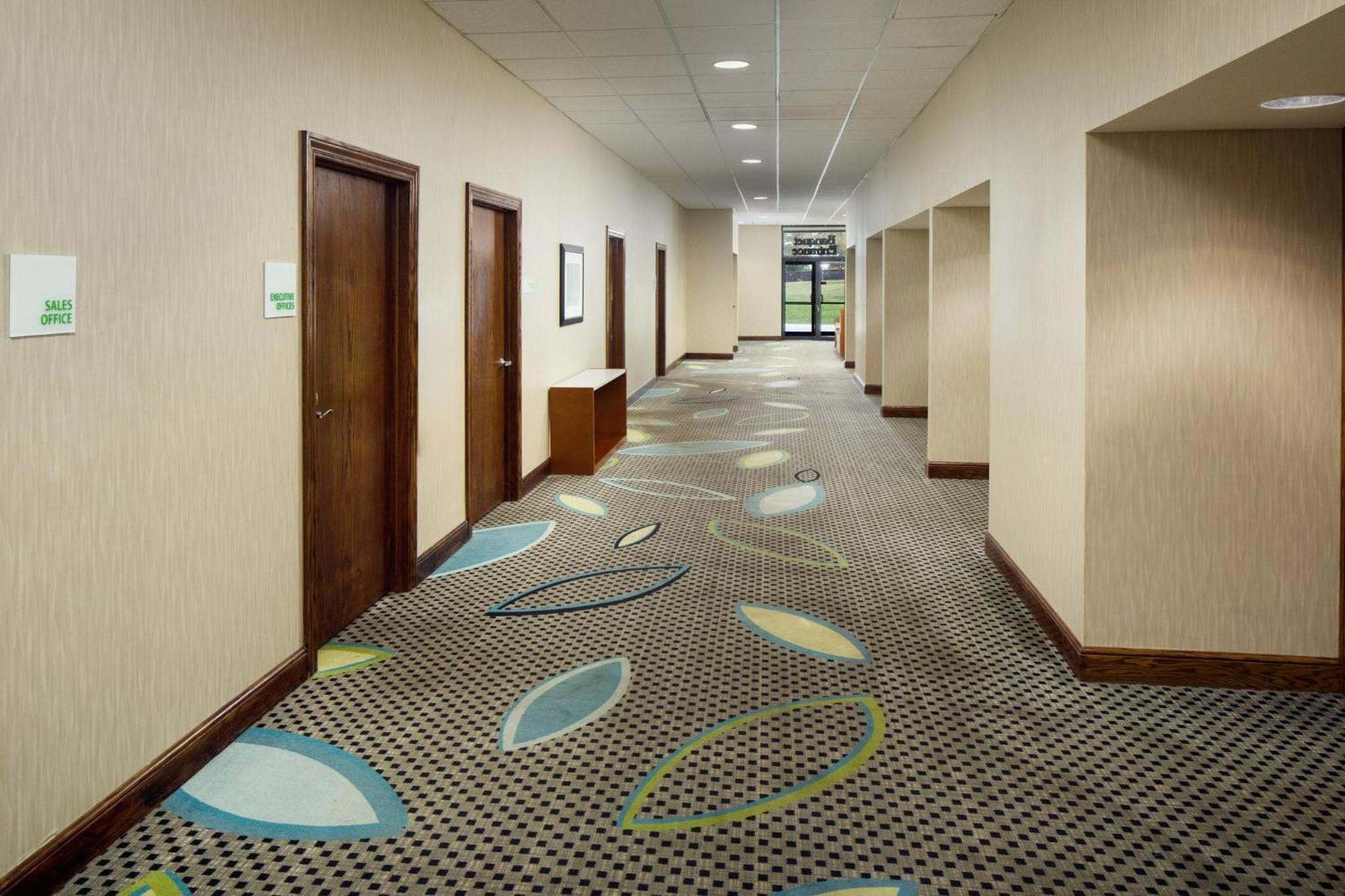 Holiday Inn Weirton-Steubenville Area Экстерьер фото