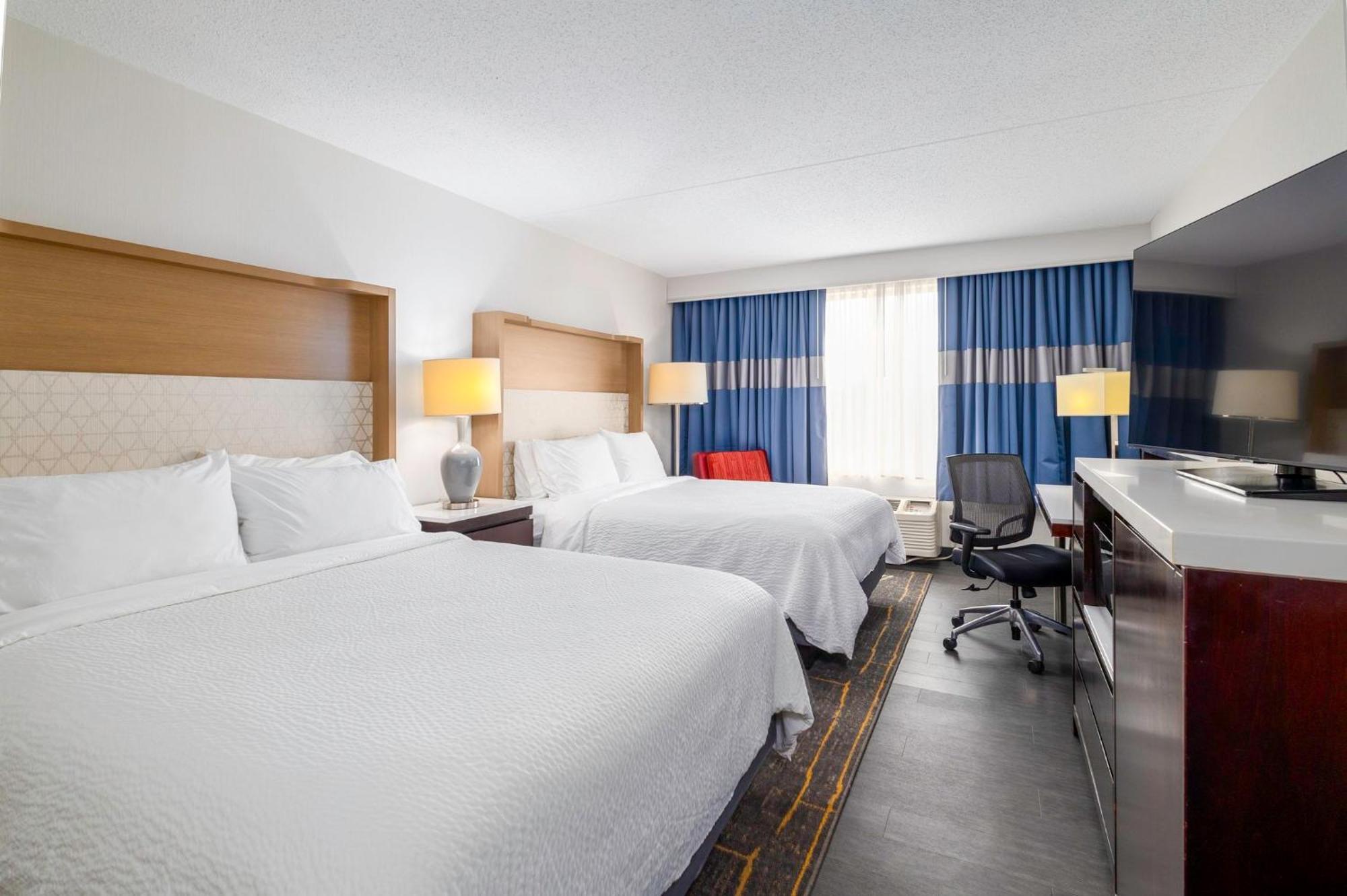 Holiday Inn Weirton-Steubenville Area Экстерьер фото