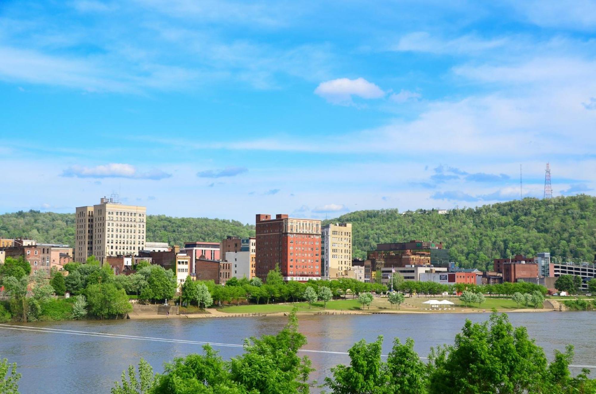 Holiday Inn Weirton-Steubenville Area Экстерьер фото
